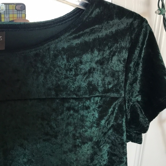 New dark green velvet top - Picture 2 of 2